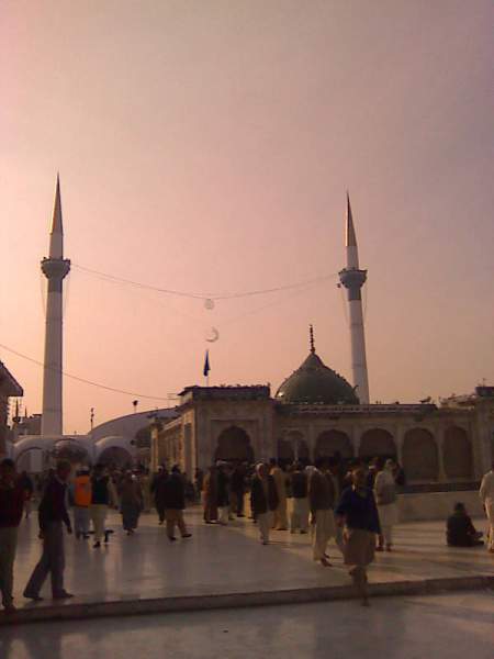 Preprations For Data Ganj Bakhsh Urs Mubarak 2010 Photo 001.jpg